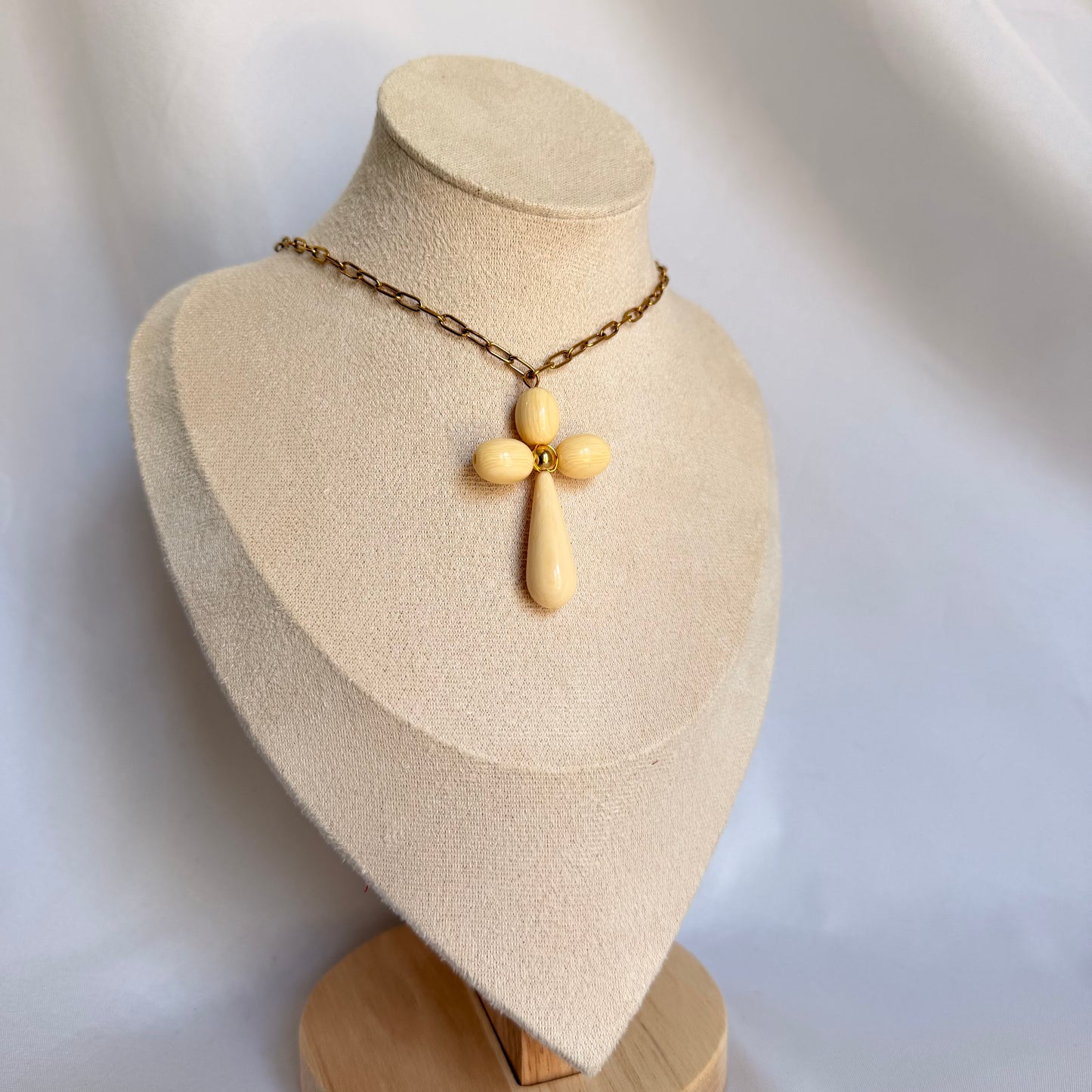 Collar cruz hueso
