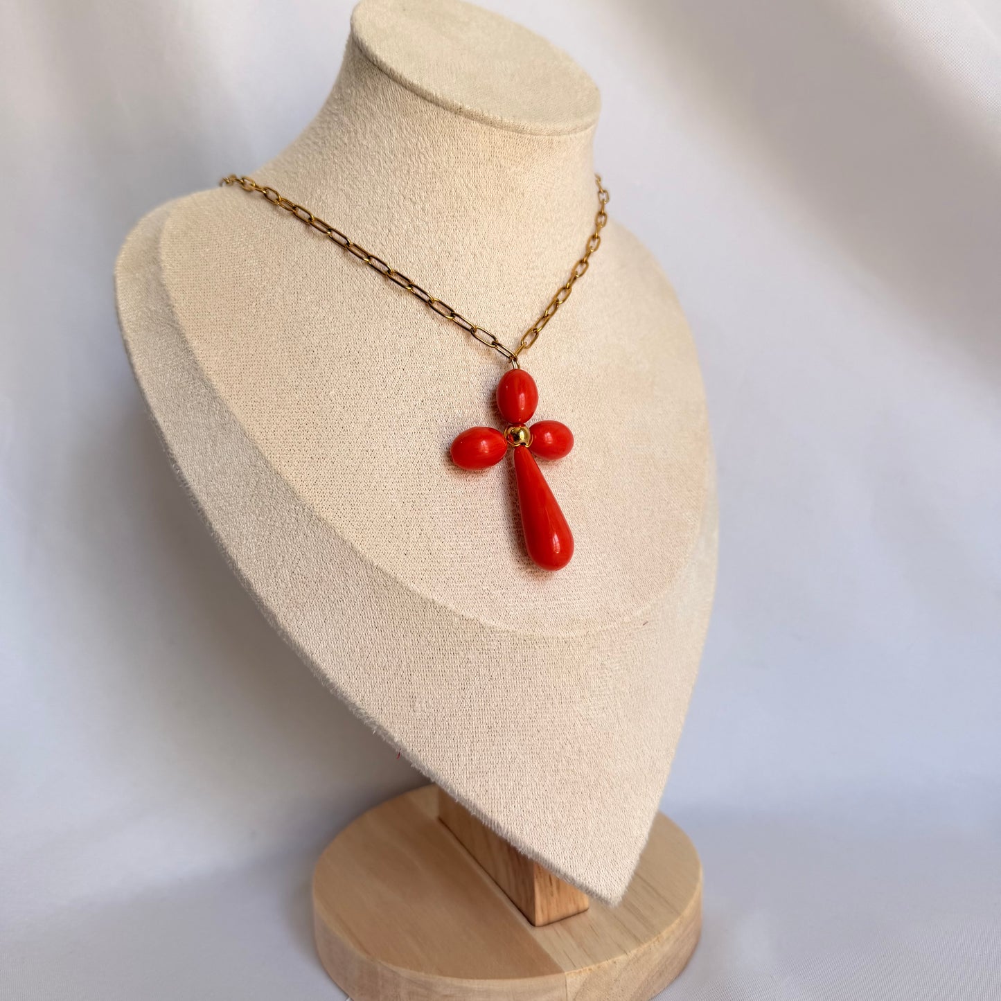 Collar cruz coral