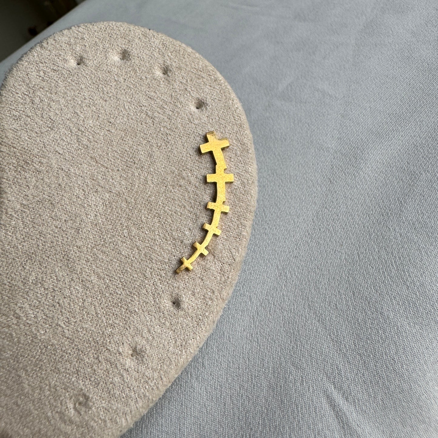 Ear cuff cruces