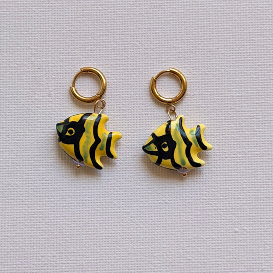 Pendiente pez amarillo