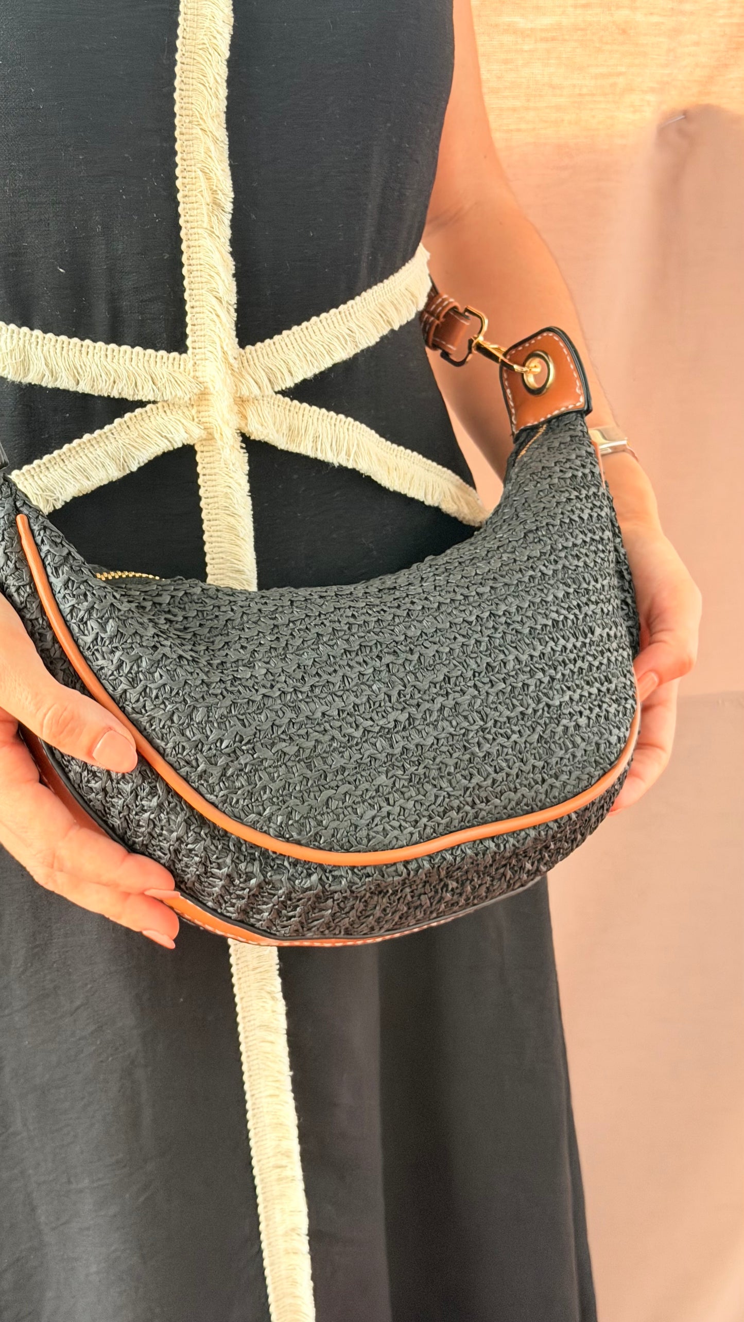 Bolso de hombro trenzado